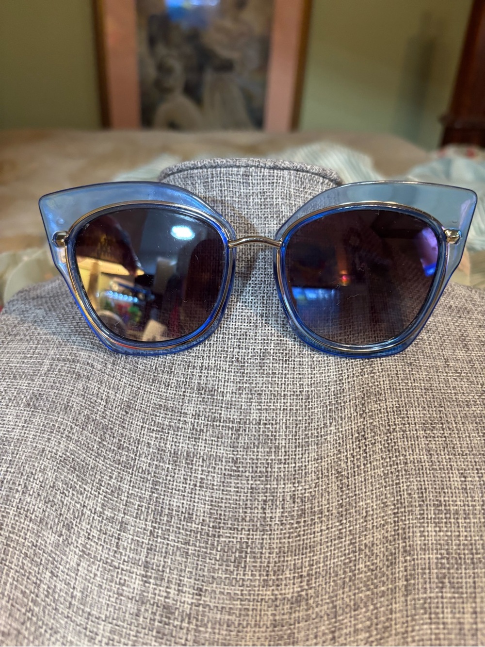 Blue Cat-Eye Women's Sunglasses - Stylish UV Shades